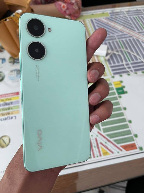 vivo mobile 6 months used condition 10/10 with charger 1