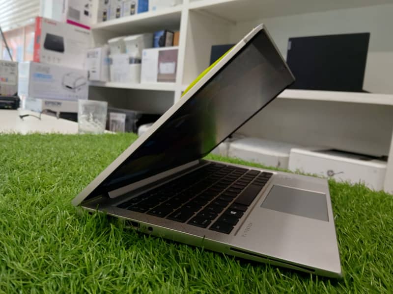 Hp EliteBook 830 G7 Core i5-10th generation 8gb/256gb 3
