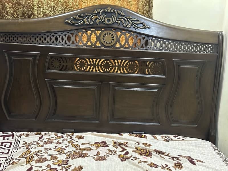 king size bed with side tables and dressing table 4