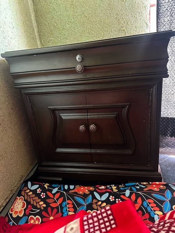 king size bed with side tables and dressing table 5