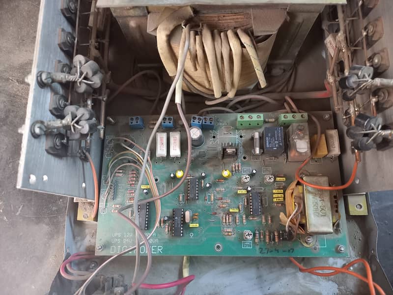UPS 12 volt 1