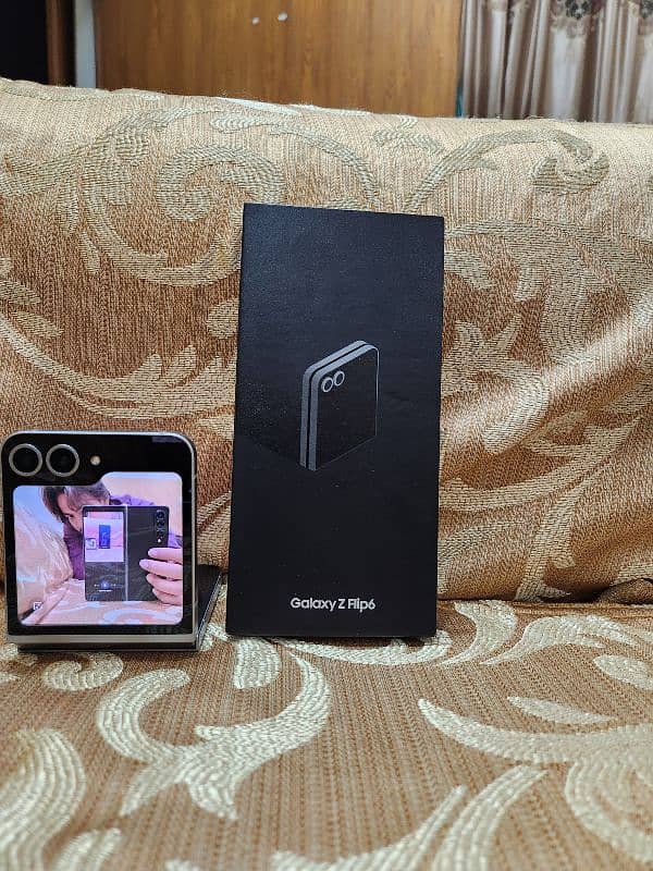 Samsung Z flip 6 12gb 256gb Complete box ALL OK 4