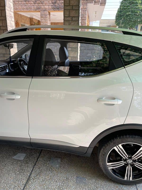 MG ZS 2021 best condition 9