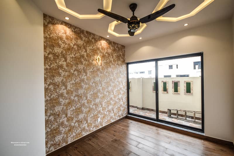 Modern House T Block Prime Location 14
