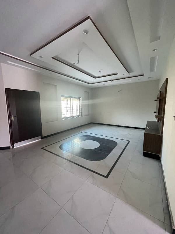 15 Marla slightly Used House For Sale in Model Town Block A Prime Location Multan 19