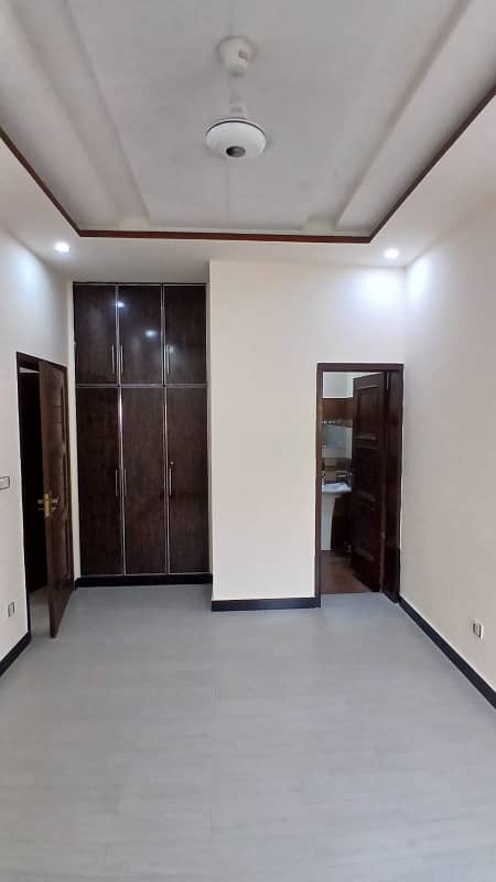 Ground floor For selint office and jobians 3