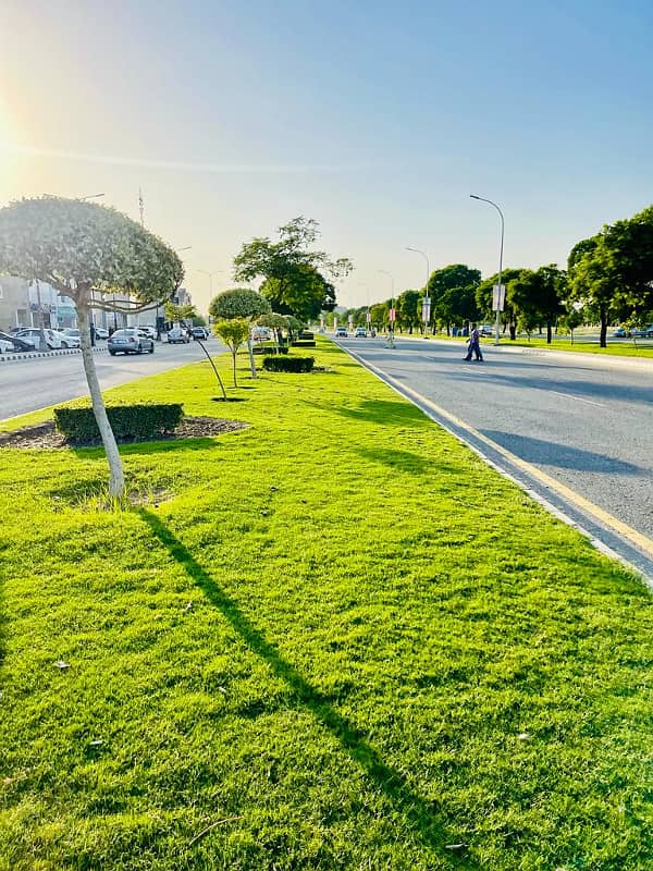 "Exclusive 7 Marla Plot Available in Lake City" 5