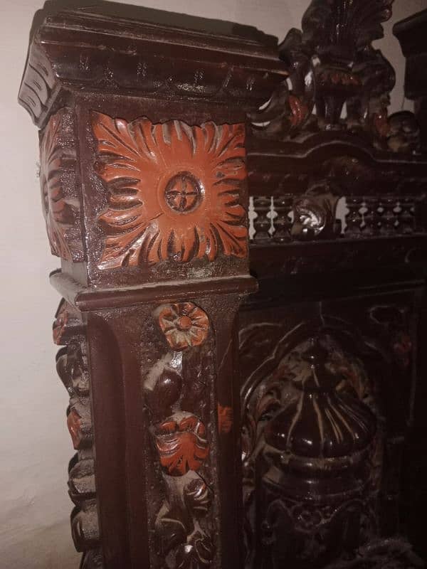 hawelly Wala bed no side table and Jala. 4 chairs. 03345471204. . 1