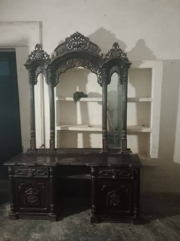 hawelly Wala bed no side table and Jala. 4 chairs. 03345471204. . 4