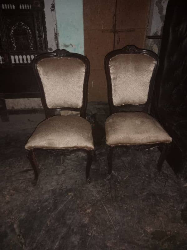 hawelly Wala bed no side table and Jala. 4 chairs. 03345471204. . 5
