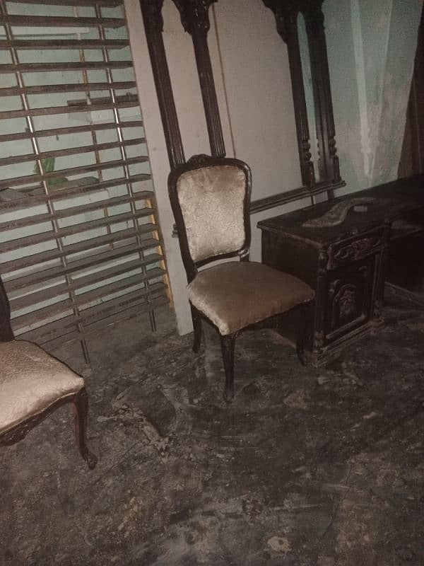 hawelly Wala bed no side table and Jala. 4 chairs. 03345471204. . 6
