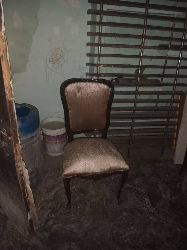 hawelly Wala bed no side table and Jala. 4 chairs. 03345471204. . 7