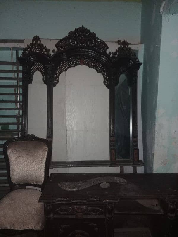 hawelly Wala bed no side table and Jala. 4 chairs. 03345471204. . 8