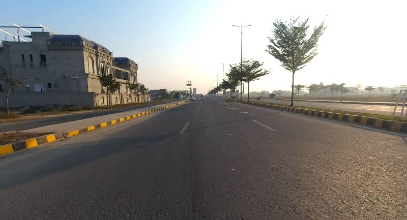 ARC Offers Very Exclusive One Kanal Pair Plot Near Y Block Park And McDonalds 4
