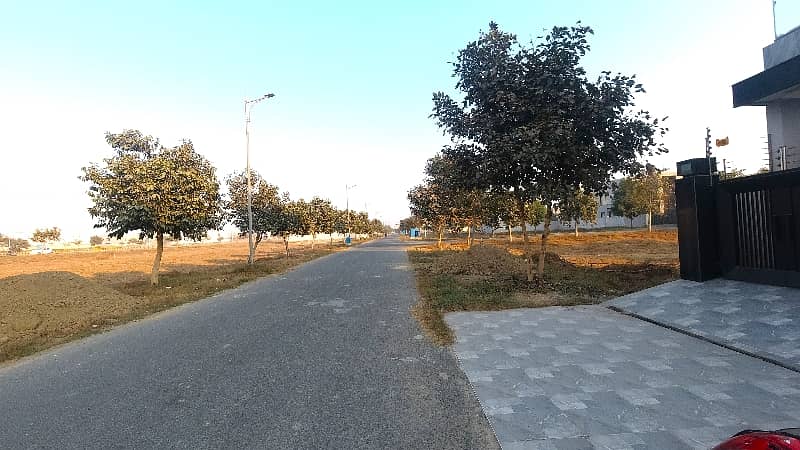 ARC Offers Very Exclusive One Kanal Pair Plot Near Y Block Park And McDonalds 8
