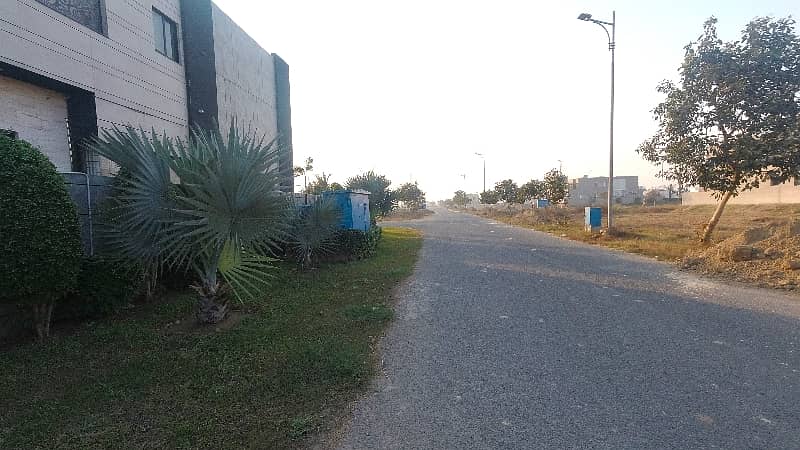 ARC Offers Very Exclusive One Kanal Pair Plot Near Y Block Park And McDonalds 9