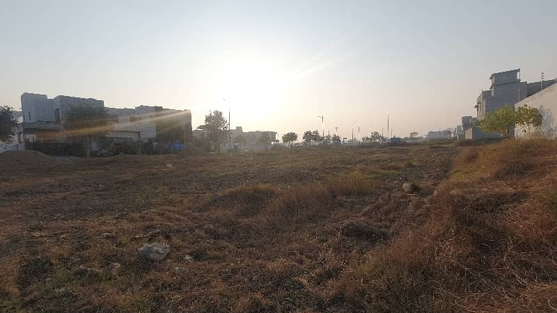 ARC Offers Very Exclusive One Kanal Pair Plot Near Y Block Park And McDonalds 12