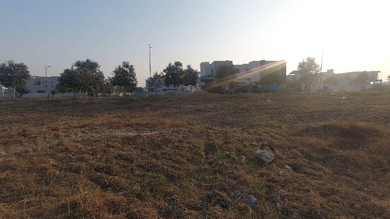 ARC Offers Very Exclusive One Kanal Pair Plot Near Y Block Park And McDonalds 13