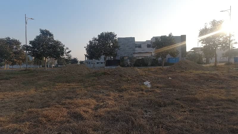 ARC Offers Very Exclusive One Kanal Pair Plot Near Y Block Park And McDonalds 15