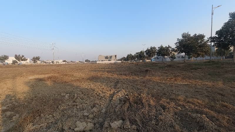 ARC Offers Very Exclusive One Kanal Pair Plot Near Y Block Park And McDonalds 16