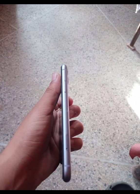 iphone 11 64 gb jv urgent sale 3