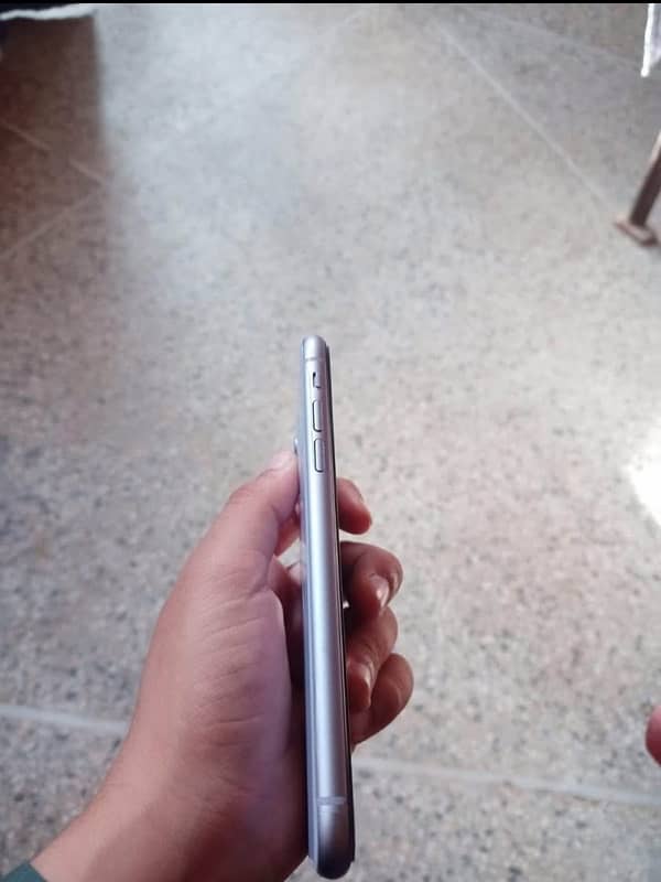 iphone 11 64 gb jv urgent sale 4