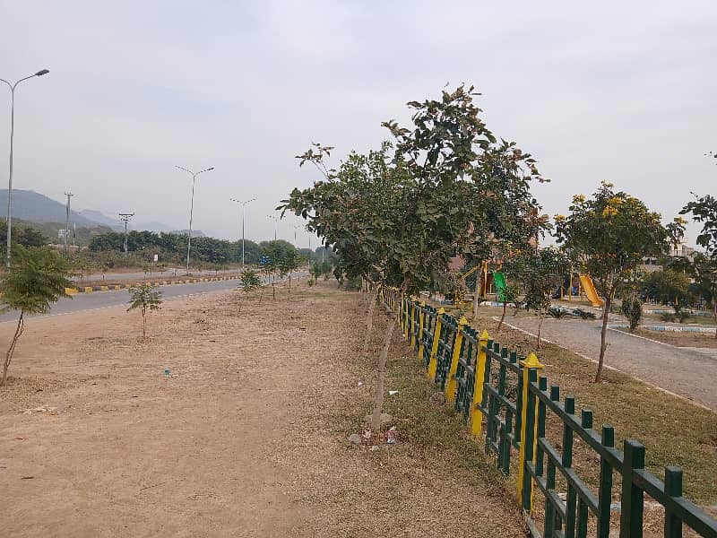 D12/3 500 Sq Yd Margala Facing Plot For Sale 3