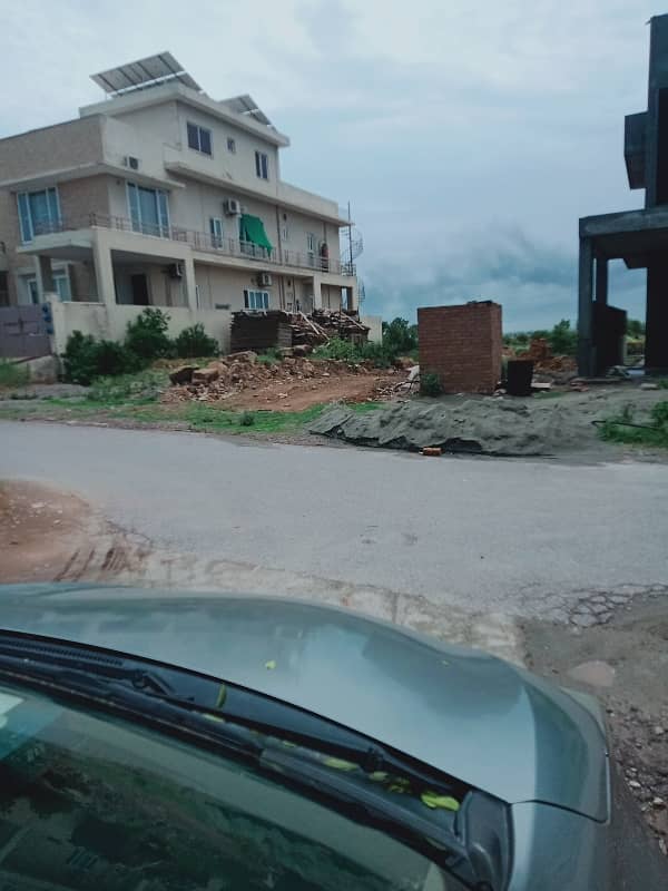 D12/2 600 Sq Yard Level Plot Front Green Area For Sale 6