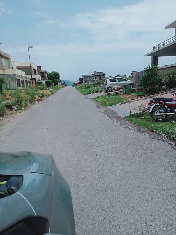 D12/2 600 Sq Yard Level Plot Front Green Area For Sale 7
