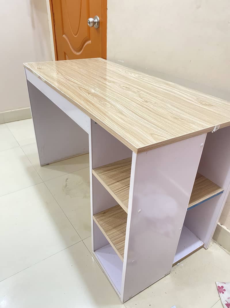 STUDY TABLE 0