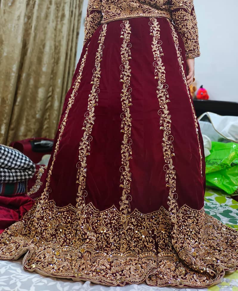 New lehnga worn once for two hours only, actual price is 1,20,0000 1