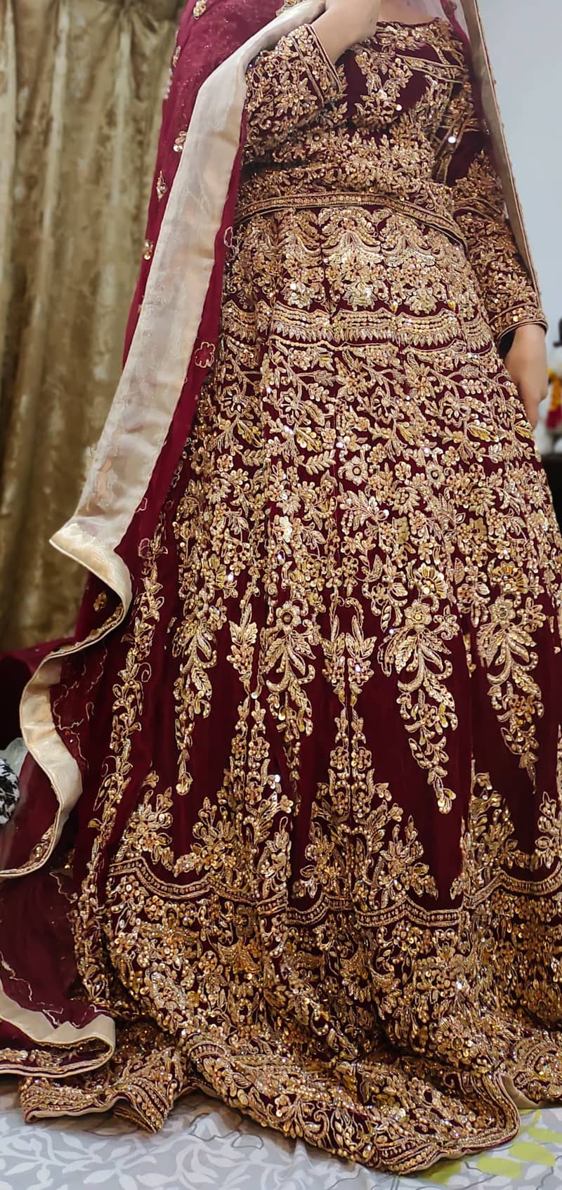 New lehnga worn once for two hours only, actual price is 1,20,0000 2
