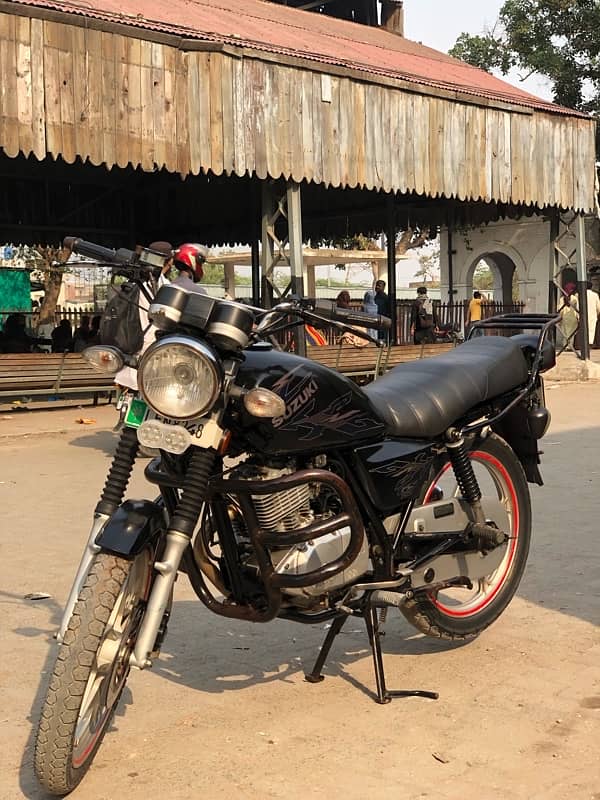 Suzuki GS150 2