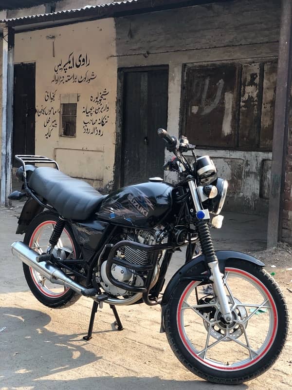 Suzuki GS150 6