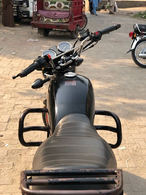 Suzuki GS150 16