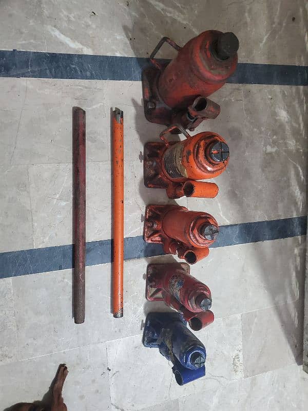 Orignal hydraulic Jacks and rod 3