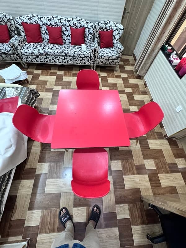Dining table with four Chairs 0