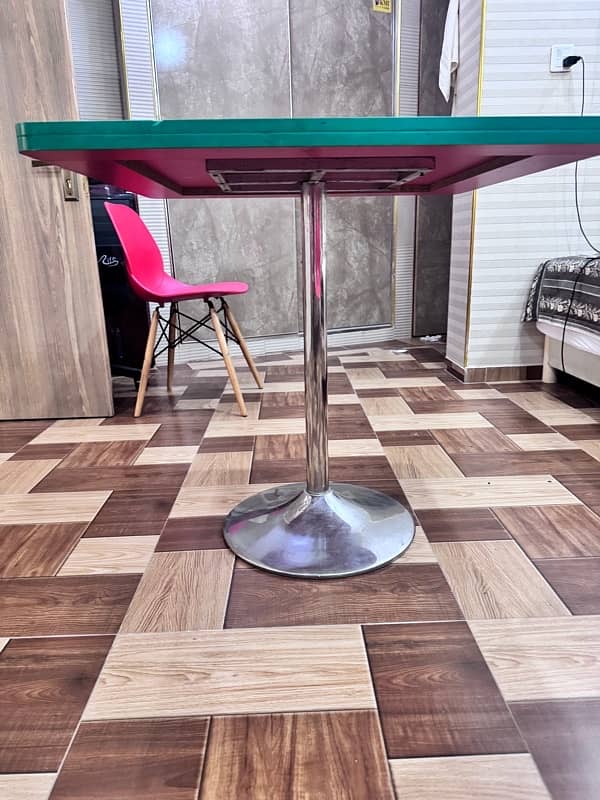Dining table with four Chairs 4