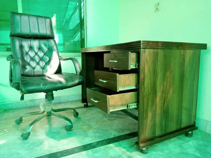 Office Table And Executive Chair 0