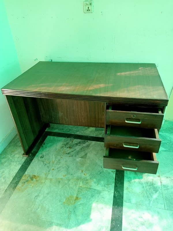 Office Table And Executive Chair 2