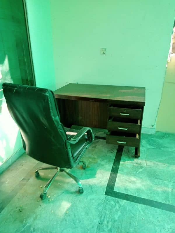 Office Table And Executive Chair 4