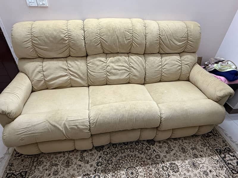 3 seater comfortable sofa with recliner 2