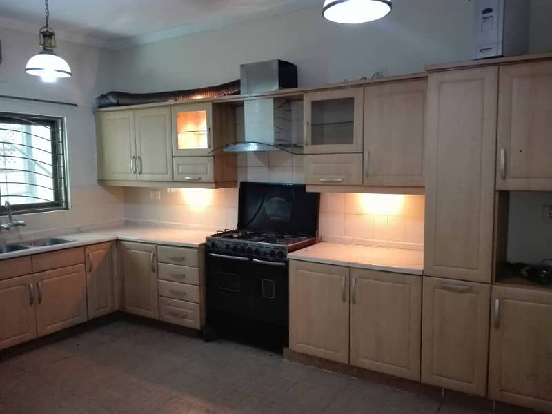 10-Marla 04-Bedroom With Basement House Available For Sale In Sector-C, Askari-10, Lahore Cantt. 19