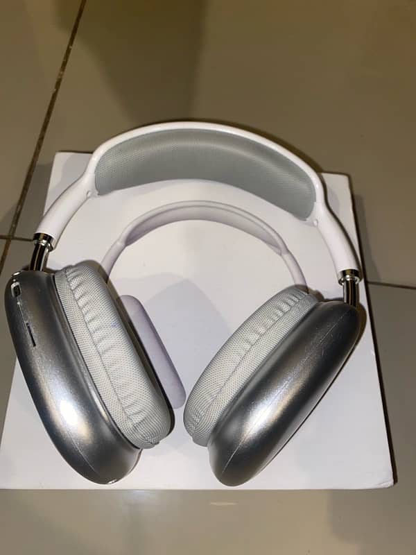 headphones p9 (not original apple) 2