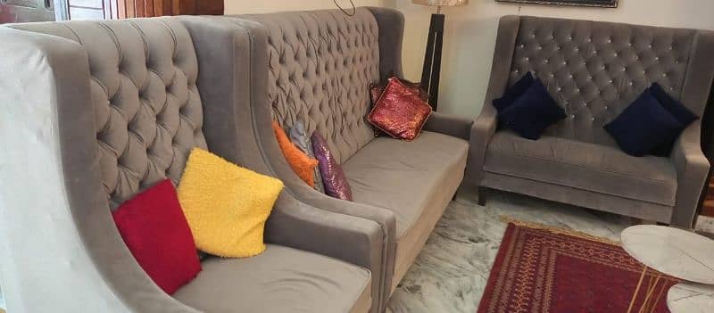 Sofa set in almost new condition 3