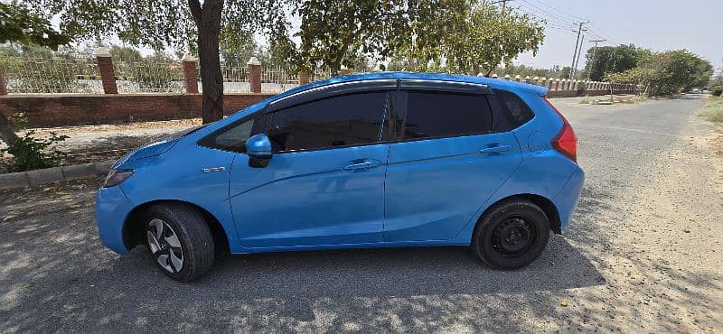 Honda Fit 2015 (Hybrid) 5