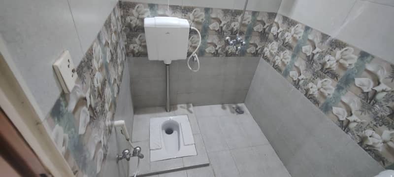 5 Marla lower portion available for rent in nasheman Iqbal phase 2 4