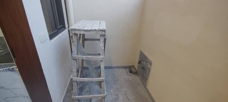 5 Marla lower portion available for rent in nasheman Iqbal phase 2 6