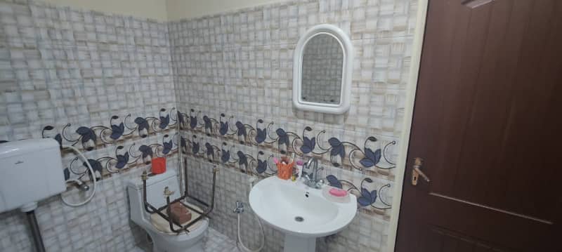 5 Marla lower portion available for rent in nasheman Iqbal phase 2 10