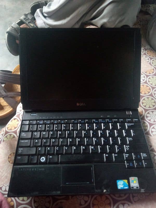 Dell Latitude e4200 Clean condition 0